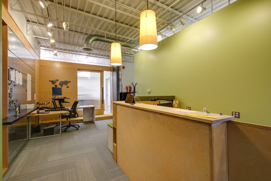 More Photos Of 3310 W Clay St, Richmond Showroom For Lease