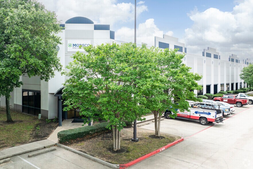 Primary Photo Of 210-240 Spring Hill Dr, The Woodlands Unknown For Lease