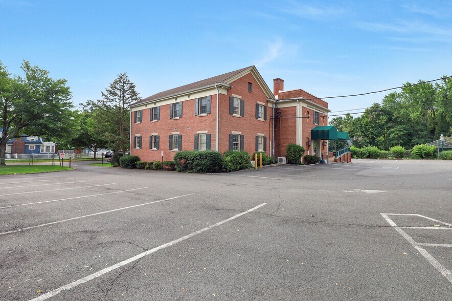 More Photos Of 230 Sherman Ave, Glen Ridge Medical For Lease