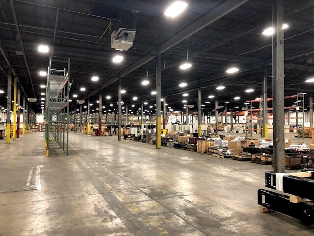 More Photos Of 8201 N University St, Peoria Distribution For Lease