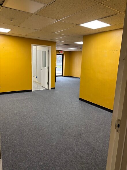 More Photos Of 100 E Broad St, Palmyra Storefront Retail Residential For Lease