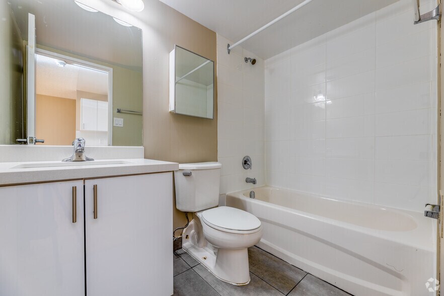 More Photos Of 20 Carlton Street, 25 Wood St, Toronto Apartments For Lease