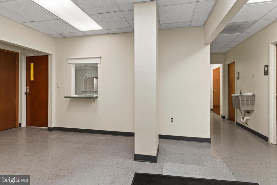 More Photos Of 100 W Franklin St, Hagerstown Office Residential For Lease