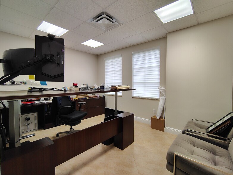 More Photos Of 5491 N University Dr, Coral Springs Office For Lease