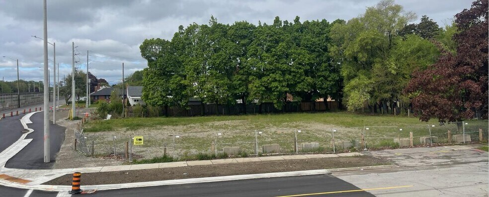 More Photos Of 999 N Service Rd, Mississauga Land For Sale