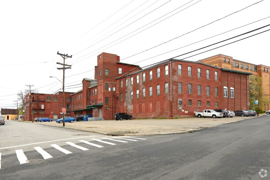 More Photos Of 80 Fountain St, Pawtucket Warehouse For Lease