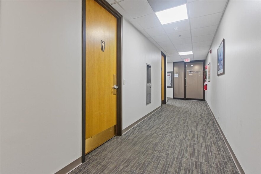 More Photos Of 100 Corporate Pl, Peabody Office For Lease