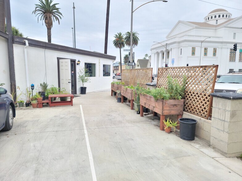 More Photos Of 702 Cedar Ave, Long Beach Storefront Retail Residential For Sale