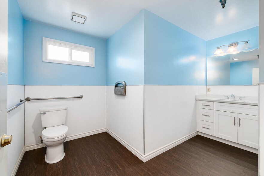 More Photos Of 961 W Holt Blvd, Ontario Medical For Sale