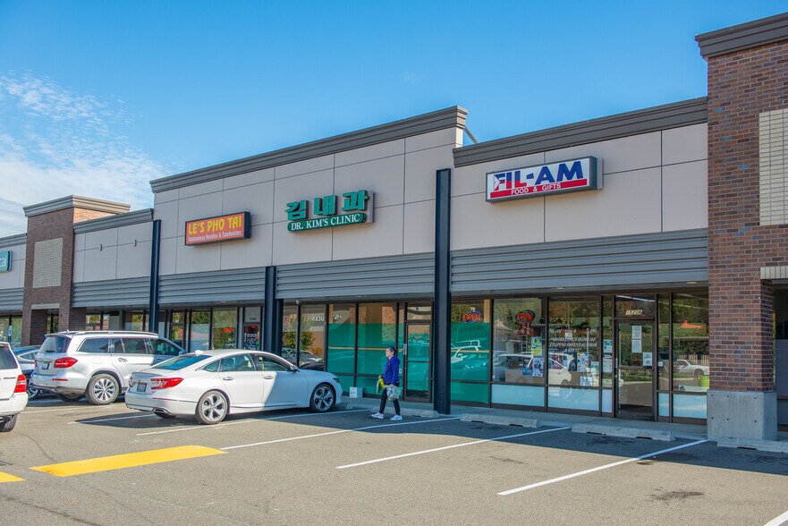 More Photos Of 15252 Aurora Ave N, Seattle General Retail For Lease