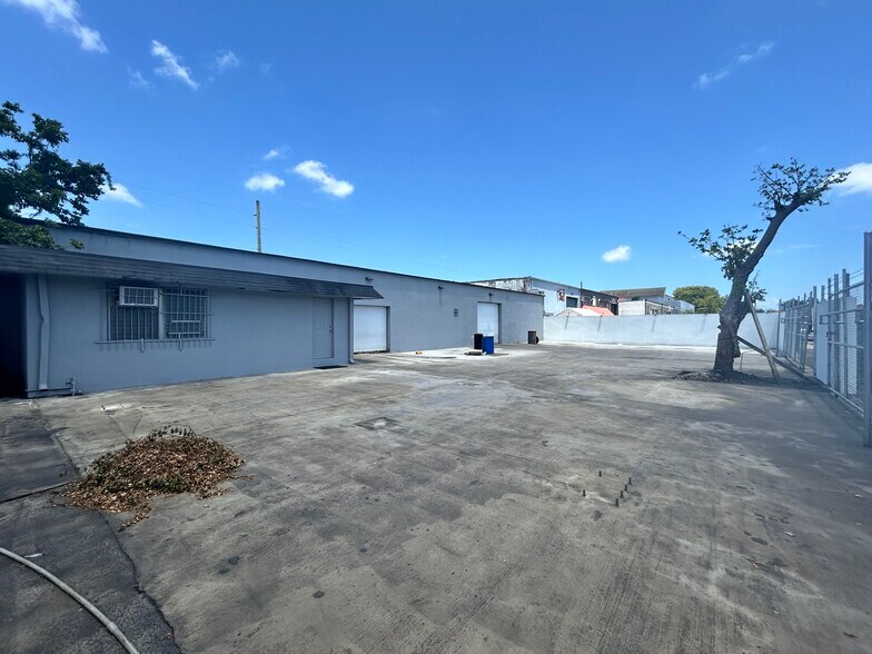 More Photos Of 5715 Rodman St, Hollywood Warehouse For Lease