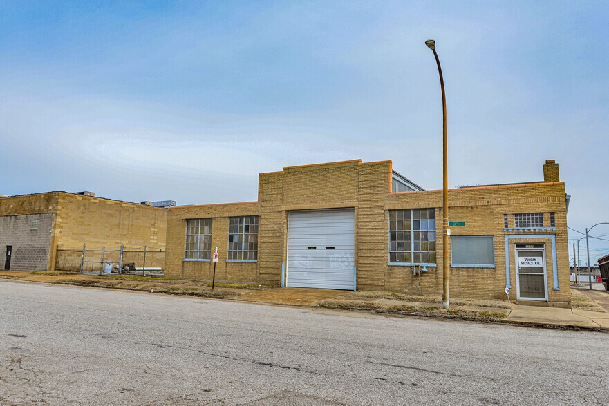 Primary Photo Of 2600 N 9th St, Saint Louis Manufacturing For Sale