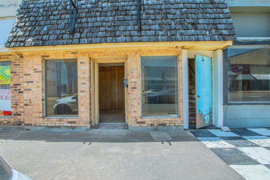 More Photos Of 221 S Main St, McGregor Storefront Retail Office For Sale