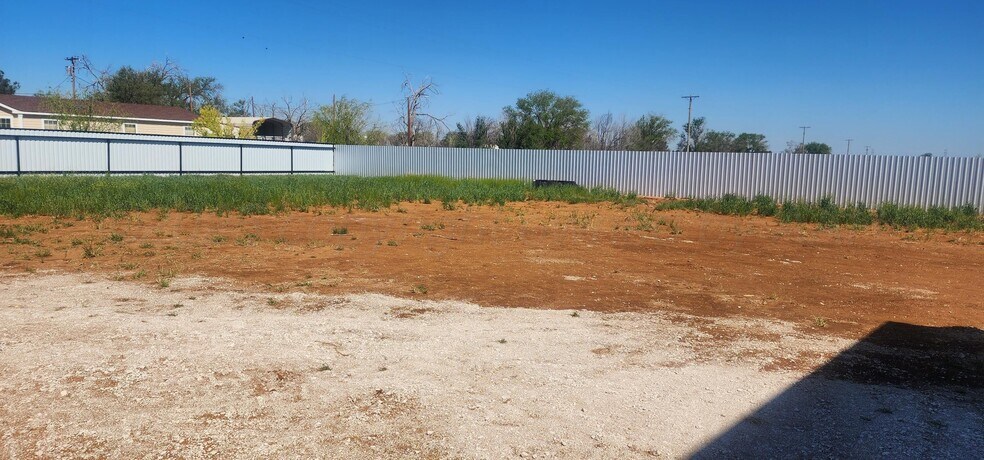 More Photos Of 720 State Line rd, Farwell Warehouse For Sale