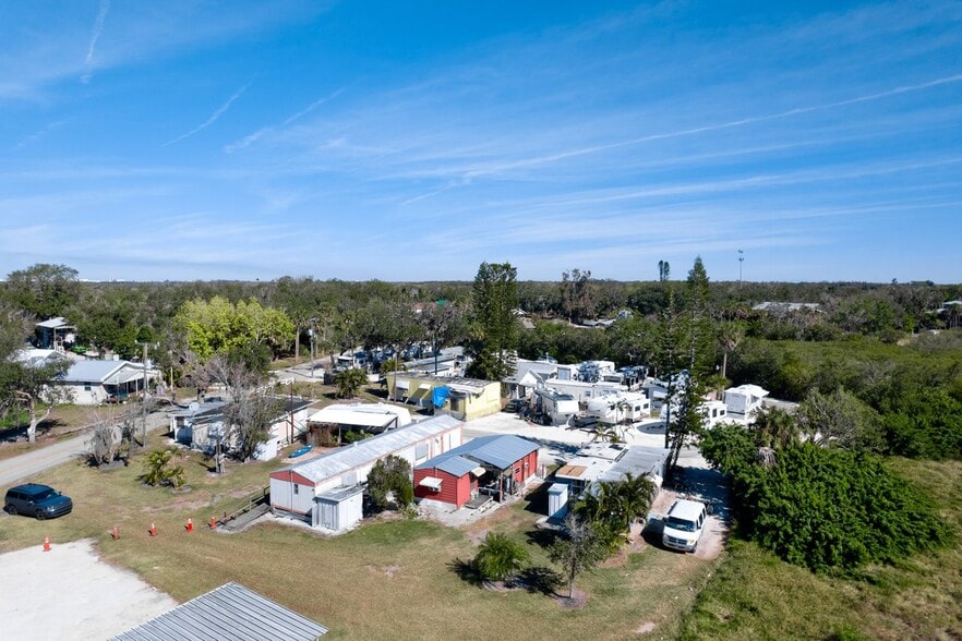More Photos Of 515 E 77th St, Palmetto Manufactured Housing Mobile Home Park For Sale
