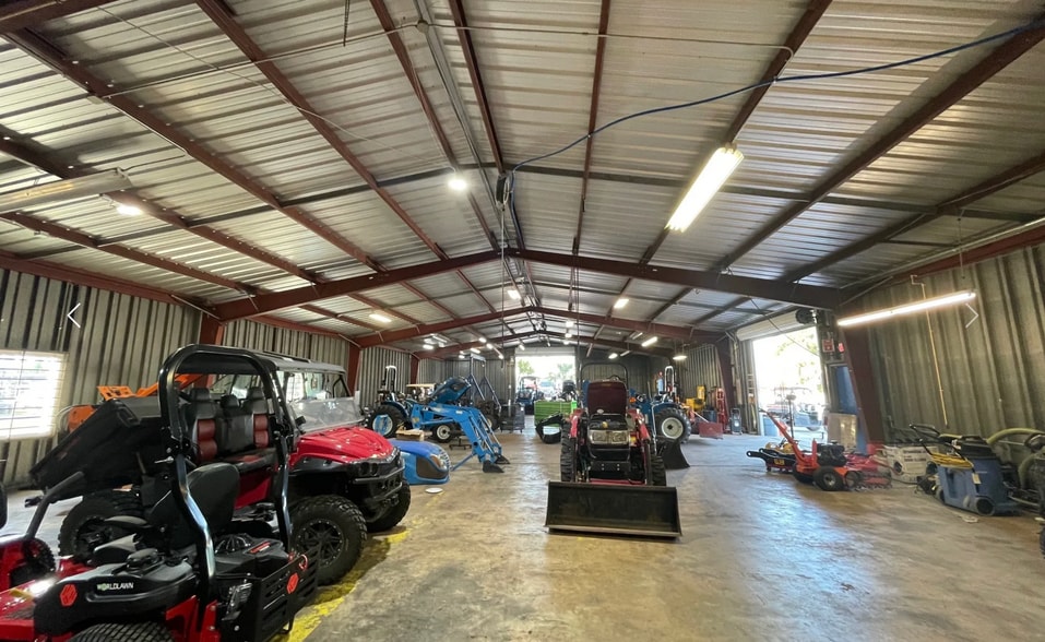 More Photos Of 1904 NE Jacksonville Rd, Ocala Warehouse For Lease