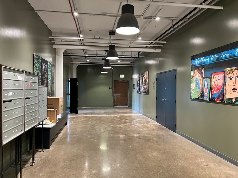 More Photos Of 1010 W 35th St, Chicago Flex For Lease