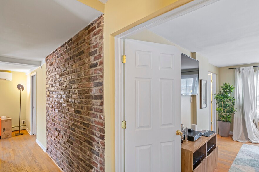 More Photos Of 4235 Chain Bridge Rd, Fairfax Office For Sale