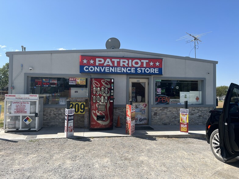 Primary Photo Of 600 E Main St, Geronimo Convenience Store For Sale