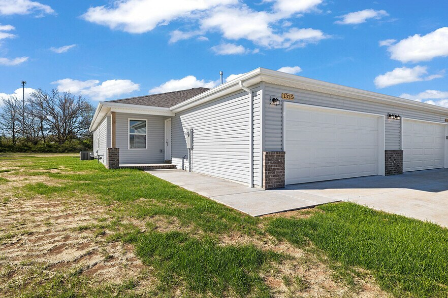 More Photos Of 1234 S Choctaw Rd, Republic Apartments For Sale