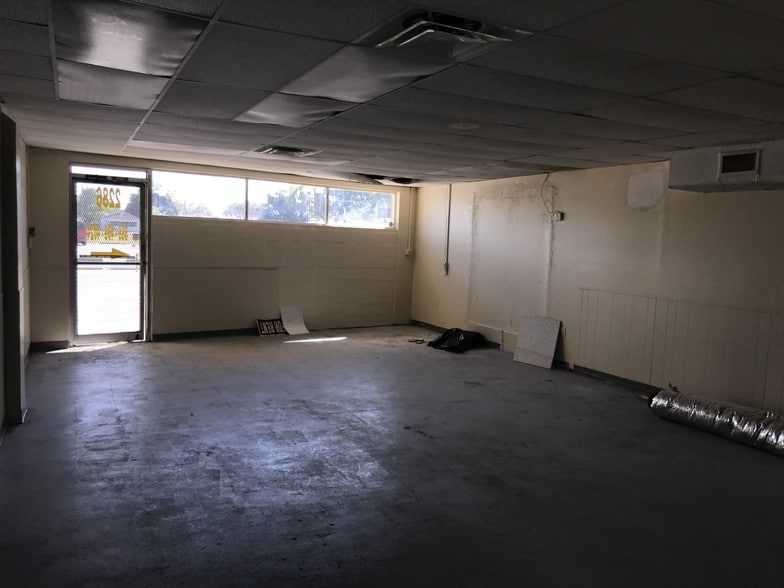 More Photos Of 2280-2290 Fowler St, Fort Myers Freestanding For Sale