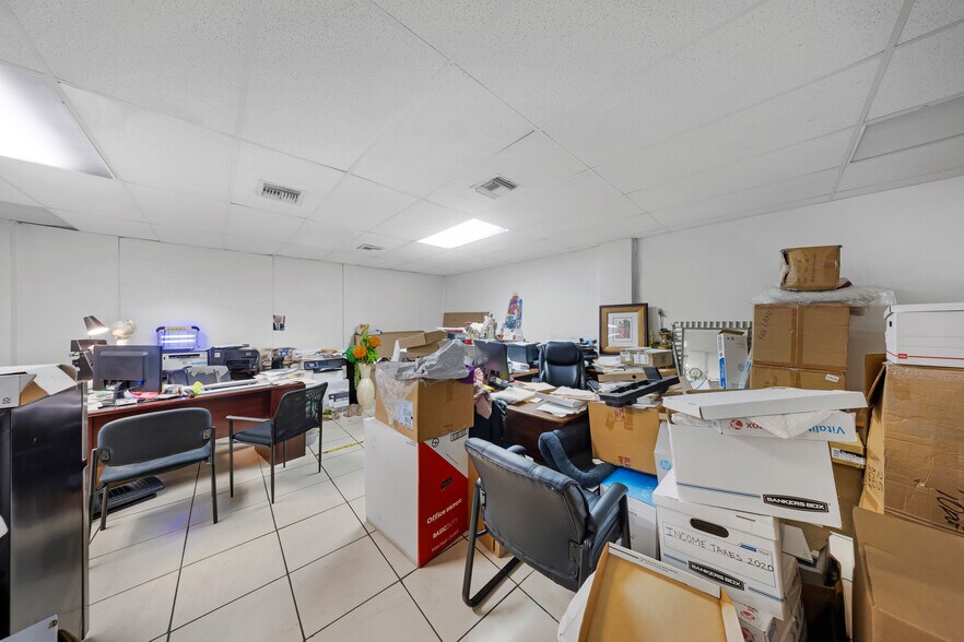 More Photos Of 999 W Flagler St, Miami Service Station For Lease