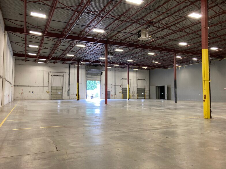 More Photos Of 1420-1440 Derwent Way, Delta Warehouse For Lease