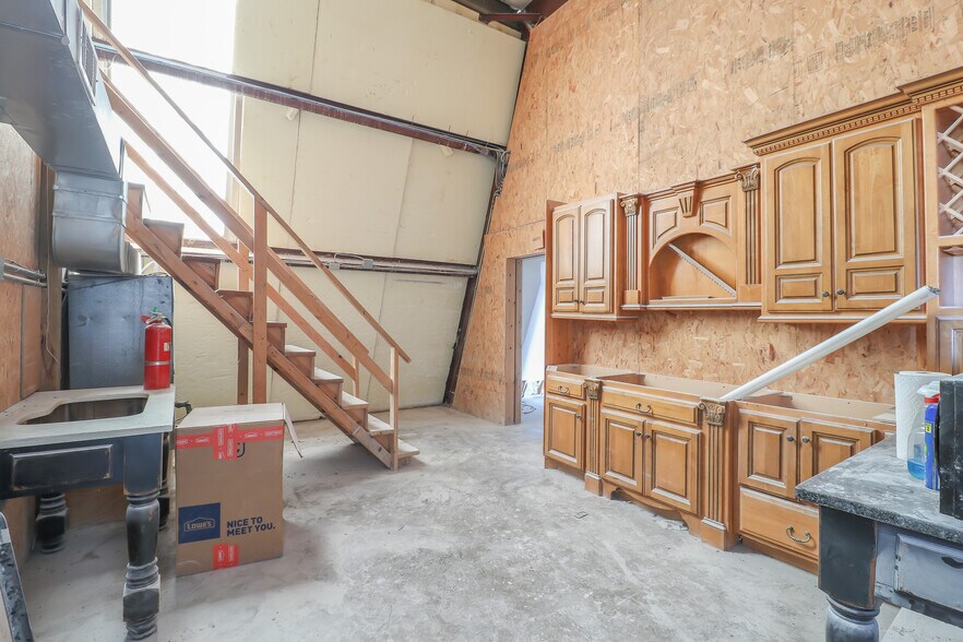More Photos Of 1292 SW 125th Rd, Holden Light Manufacturing For Sale
