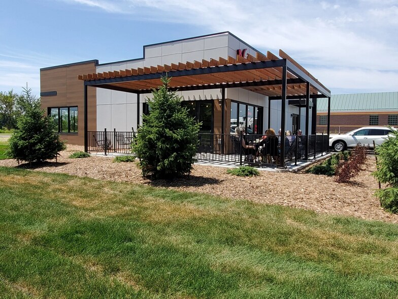 More Photos Of 2041 Blazing Star Dr, Mankato Restaurant For Sale