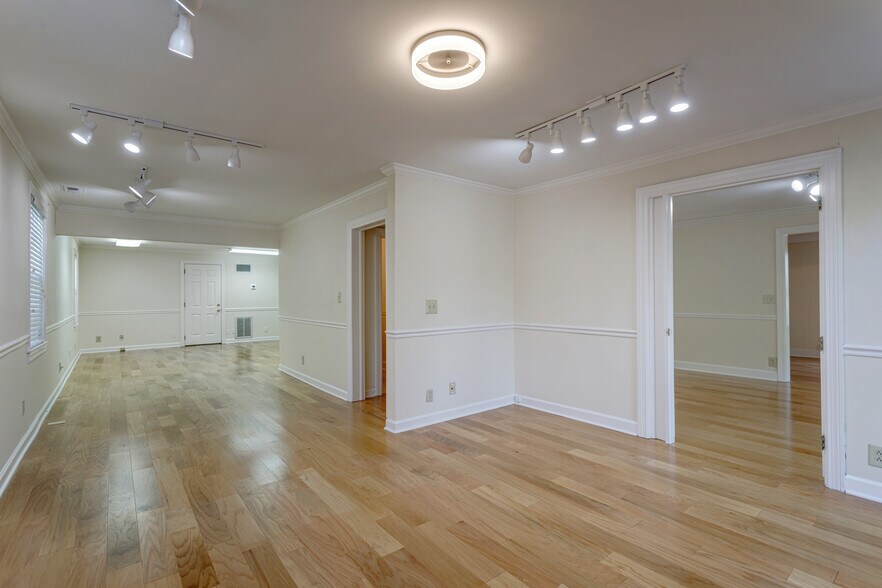 More Photos Of 644 W Iris Dr, Nashville Office For Lease