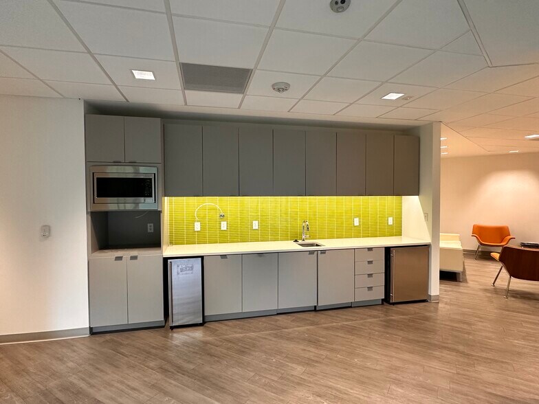 More Photos Of 6055 Primacy Pky, Memphis Office For Lease