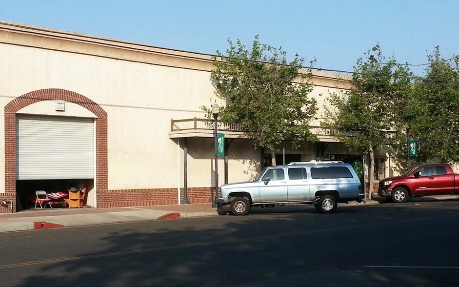 More Photos Of 6 E Yosemite Ave, Madera Freestanding For Sale