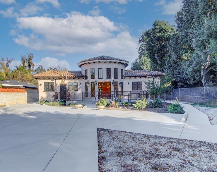 More Photos Of 5647 Beckford Ave, Tarzana Rehabilitation Center For Lease