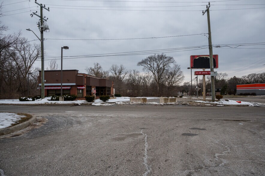 More Photos Of 24225 5 Mile Rd, Redford Township Fast Food For Sale
