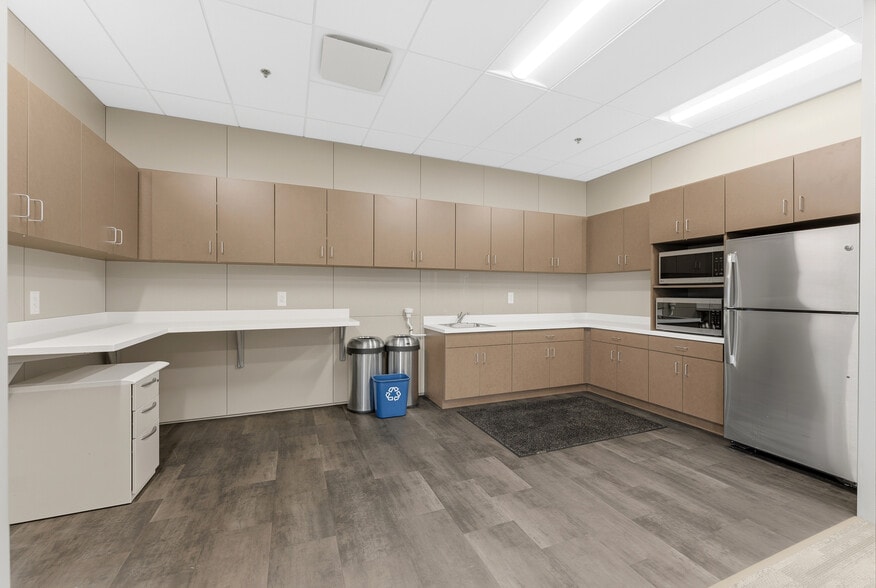 More Photos Of 423 Fortress Blvd, Morgantown Office For Sale