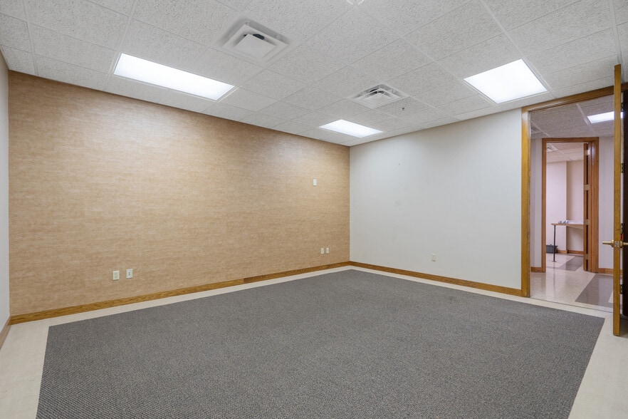 More Photos Of 344 W Genesee St, Syracuse Loft Creative Space For Lease