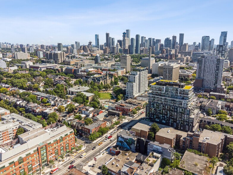 More Photos Of 335 College St, Toronto Apartments For Sale