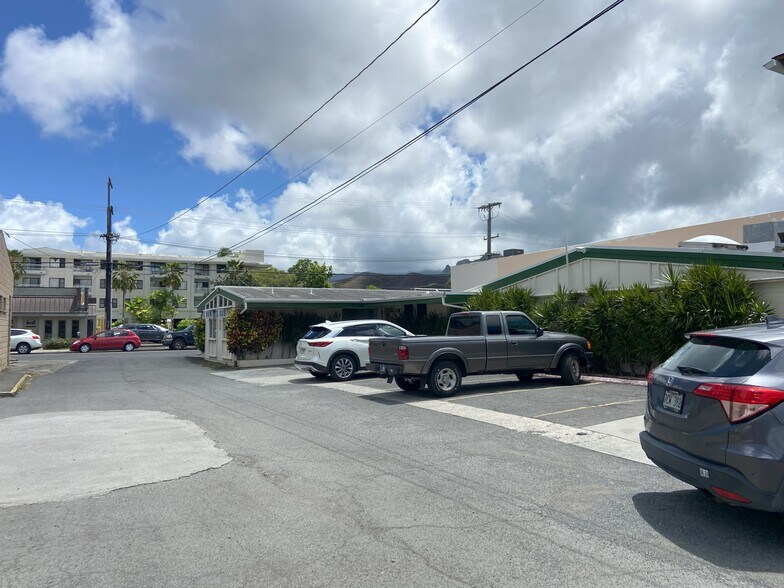 More Photos Of 420 Uluniu St, Kailua Storefront Retail Office For Sale