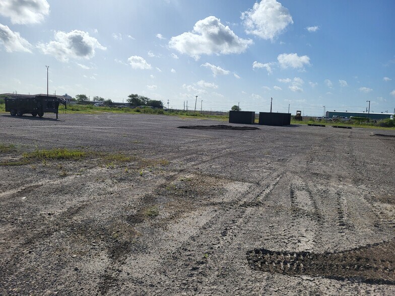 More Photos Of 1420 Holly Rd, Corpus Christi Land For Lease
