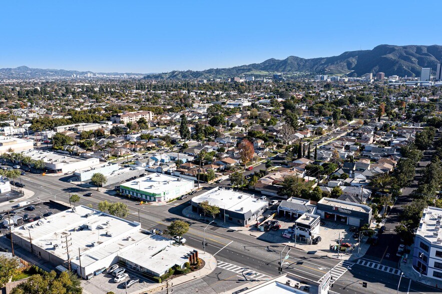 More Photos Of 4000-4004 W Burbank Blvd, Burbank Freestanding For Sale