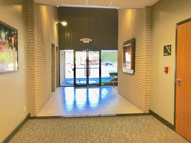 More Photos Of 707 24th Ave SW, Norman Medical For Lease