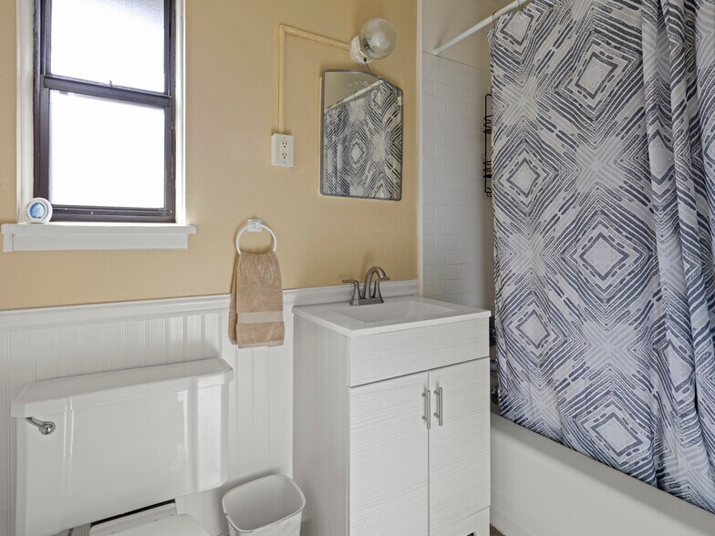 More Photos Of 615 Biltmore Ave, Asheville Apartments For Sale