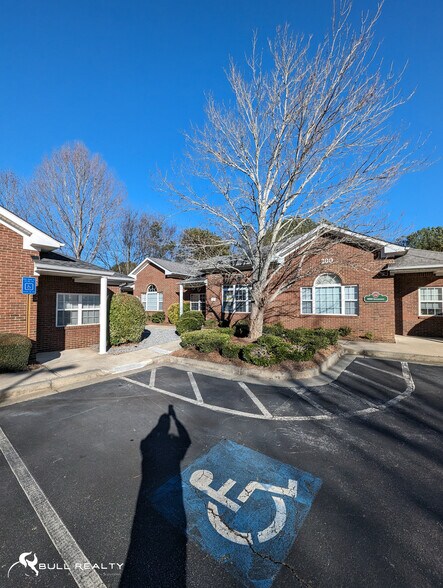 More Photos Of 1005 Weatherstone Pky, Woodstock Office For Lease