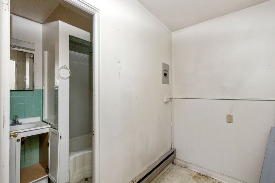 More Photos Of 1521 1st Ave NW, Great Falls Hotel For Sale
