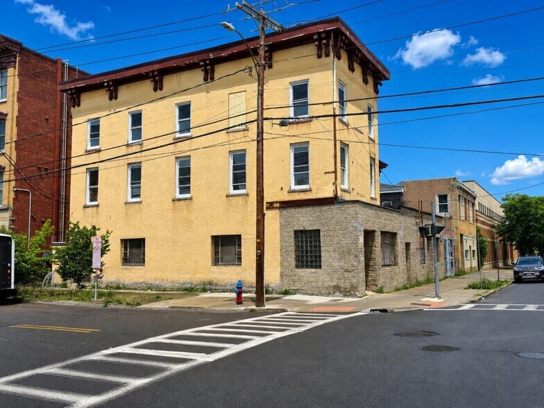 More Photos Of 161 Court St, Binghamton Restaurant For Lease