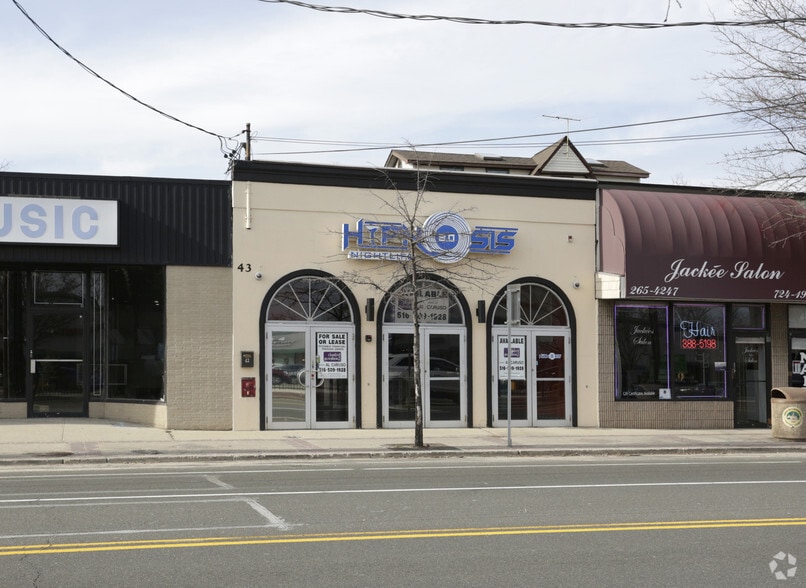More Photos Of 43 E Main St, Smithtown Bar For Lease