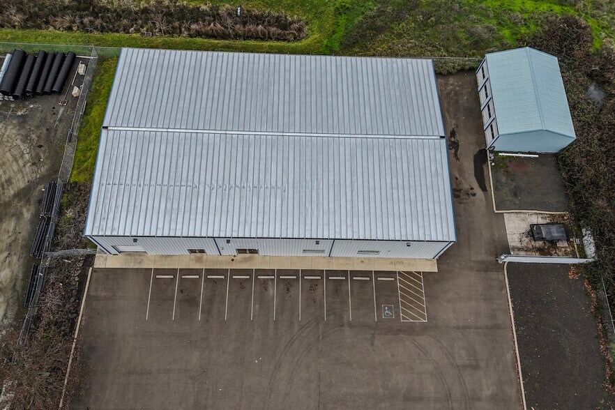 More Photos Of 428 NE Newton Creek Dr, Roseburg Warehouse For Sale