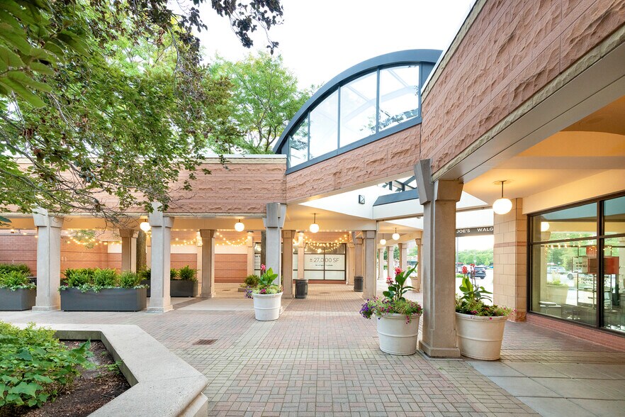 More Photos Of 1546-1554 E 55th St, Chicago Unknown For Lease