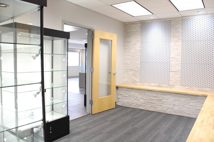 More Photos Of 4121 S 72nd Ave, Tulsa Service For Sale