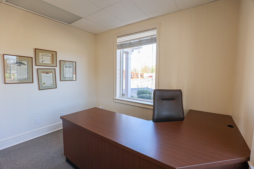 More Photos Of 630 Jefferson St, Paducah Office For Sale